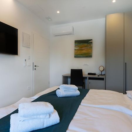 Sonia Rooms พูลา ภายนอก รูปภาพ