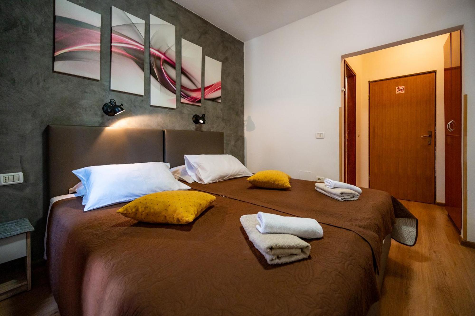 Sonia Rooms พูลา ภายนอก รูปภาพ