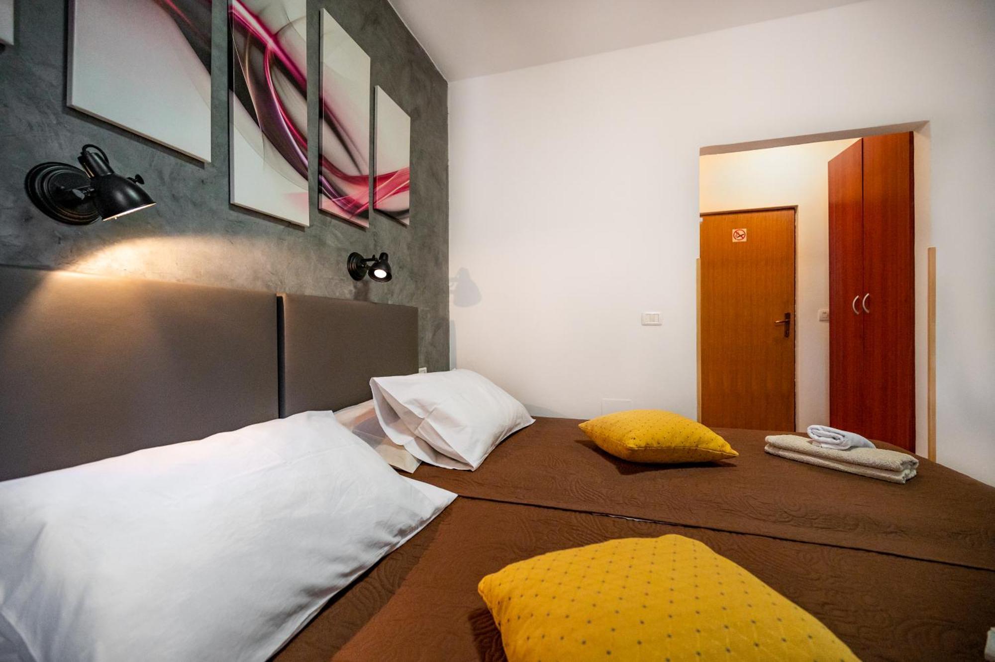 Sonia Rooms พูลา ภายนอก รูปภาพ