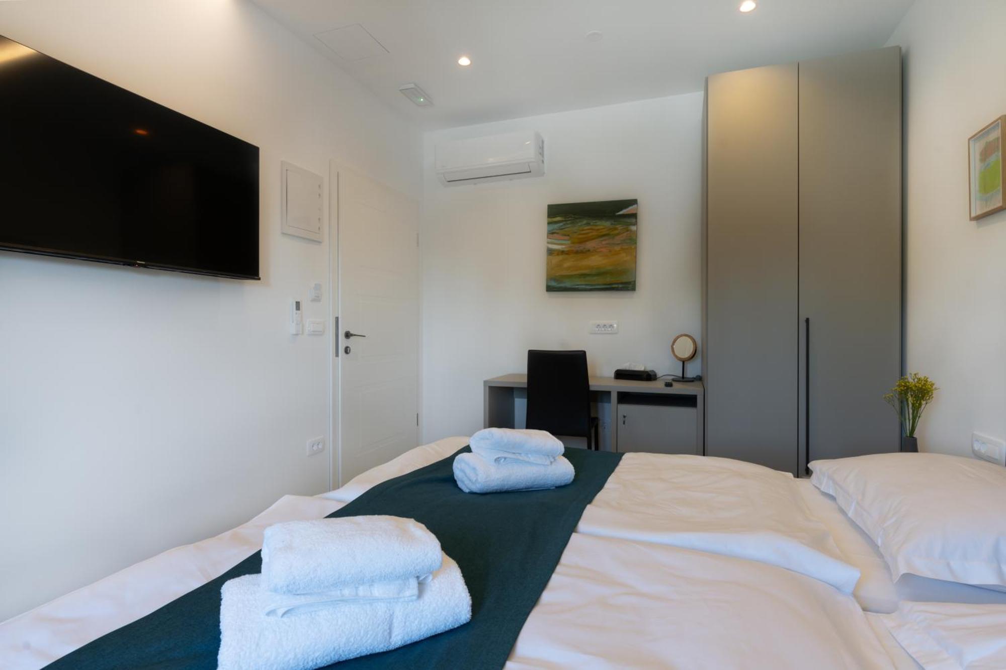 Sonia Rooms พูลา ภายนอก รูปภาพ